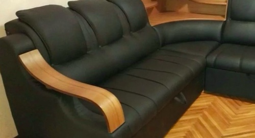 Перетяжка кожаного дивана. Сосенский